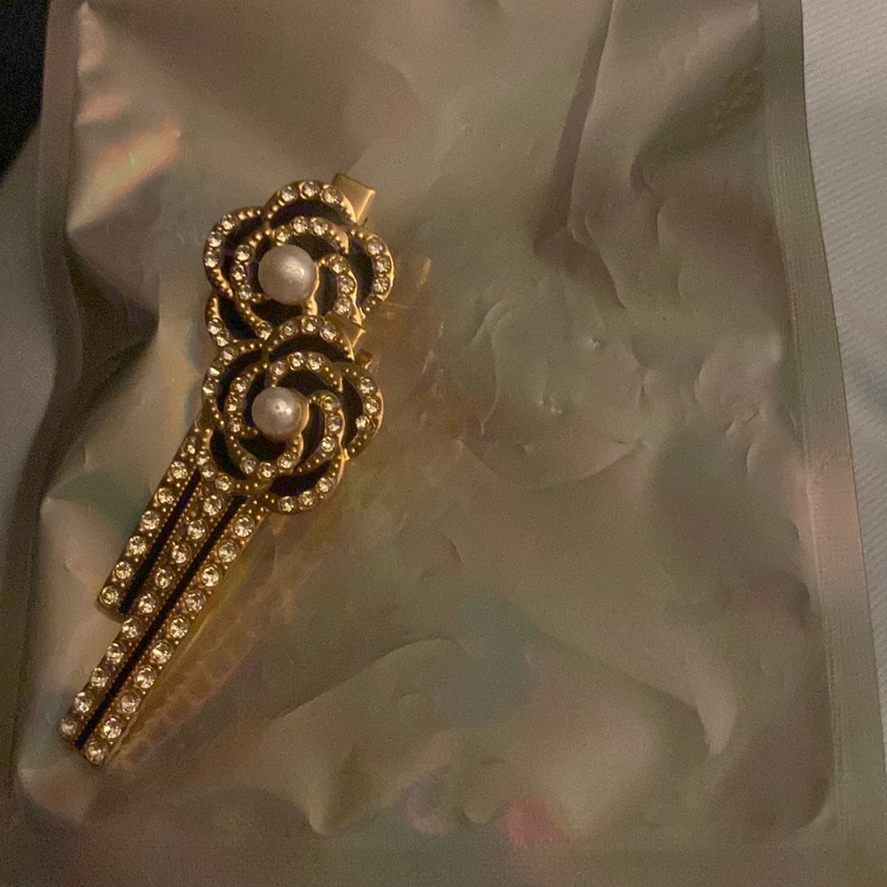 Boutique New Beautiful Camila Flower Black and Gold Hair Pins. NWOT.